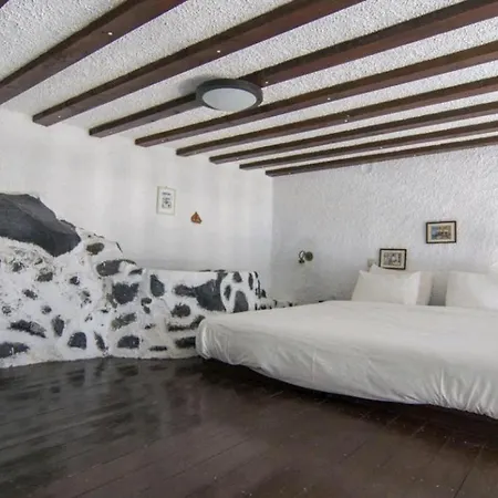 Apartment Author's Cave House,breathtaking Caldera View!6pax *